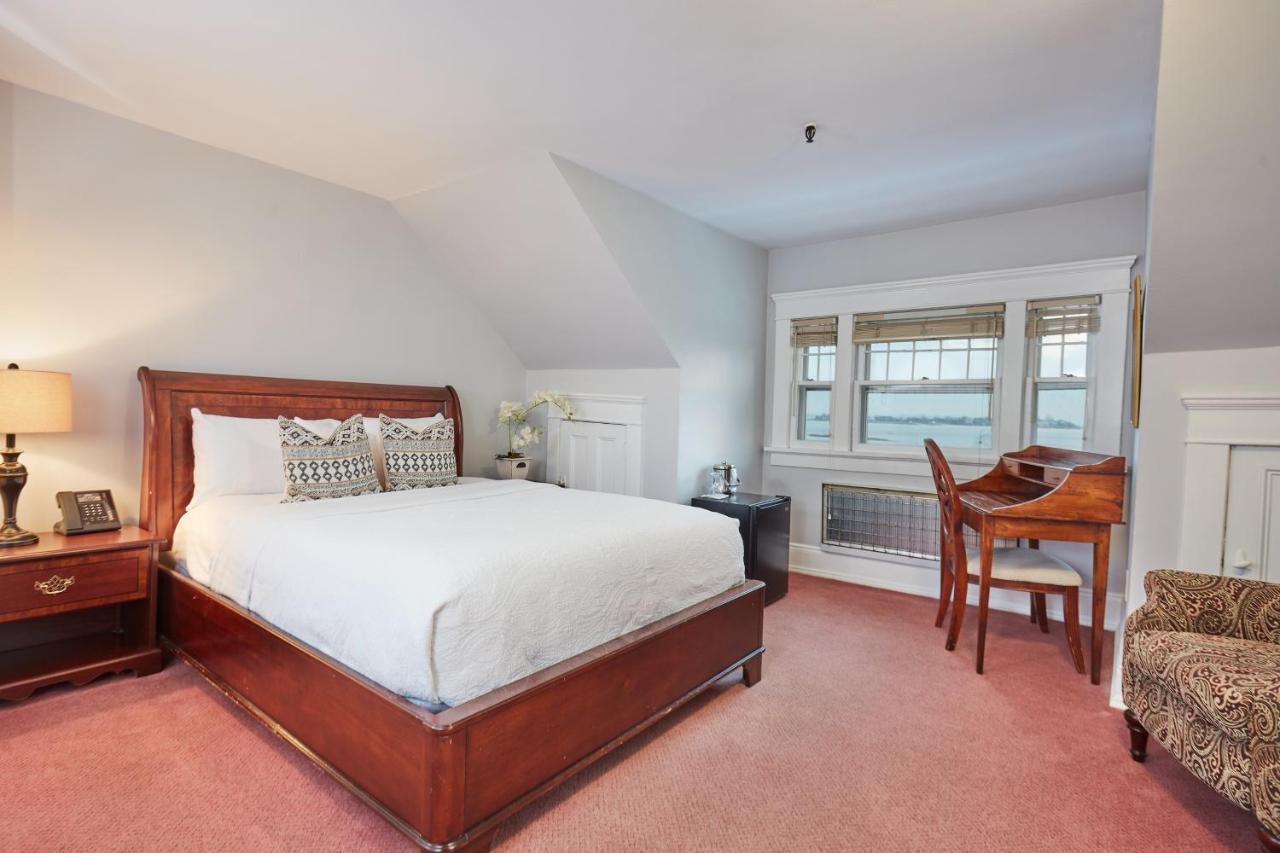 The At Longshore 3* Westport